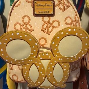 Pretzel Loungefly Tan and Gold Mickey Mouse Bag